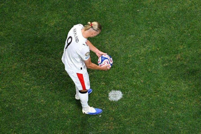 关于哈兰德重返赛场，晋级下一阶段首场状态出色，G2观众沸腾！的信息