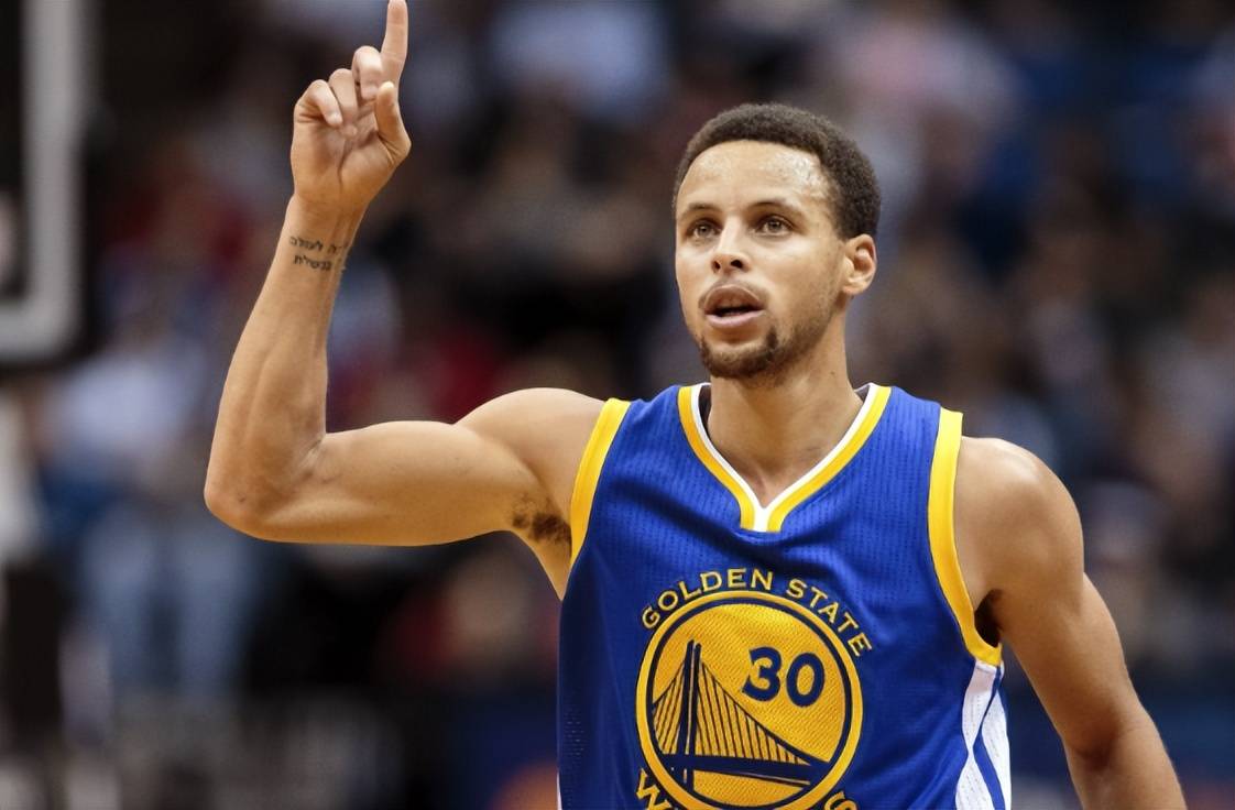 库里在澳大利亚队比赛中险胜，战术调整引发热议！比赛高潮迭起的简单介绍